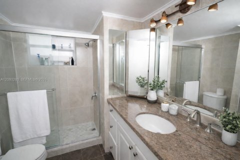 Condo in Miami, Florida, 1 bedroom № 2392949 - photo 10