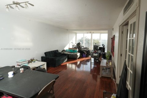 Condo in Miami, Florida, 1 bedroom № 2392949 - photo 7