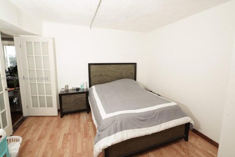 Condo in Miami, Florida, 1 bedroom № 2392949 - photo 4