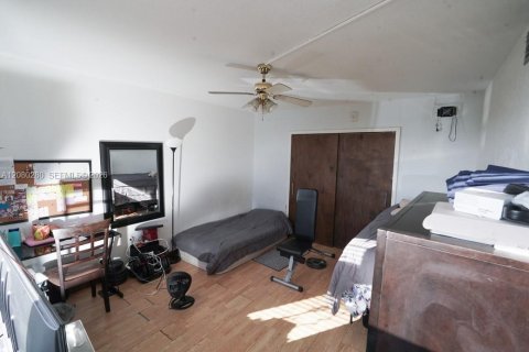 Condo in Miami, Florida, 1 bedroom № 2392949 - photo 2