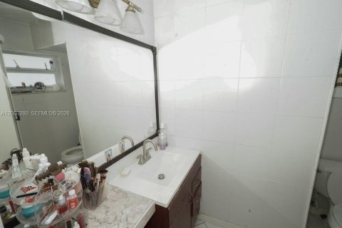 Condo in Miami, Florida, 1 bedroom № 2392949 - photo 11