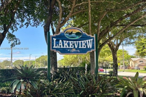 Condo in Miami, Florida, 2 bedrooms  № 2041016