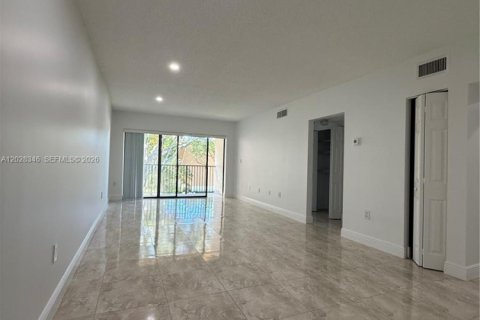 Copropriété à louer à Pinecrest, Floride: 1 chambre, 62.43 m2 № 2088080 - photo 2