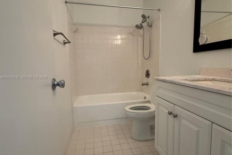 Copropriété à louer à Pinecrest, Floride: 1 chambre, 62.43 m2 № 2088080 - photo 9