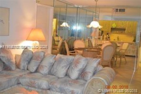 Condo à Weston, Floride, 2 chambres  № 2051889