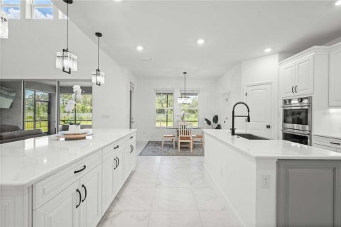 Casa en venta en Wesley Chapel, Florida, 6 dormitorios, 388.42 m2 № 1918018 - foto 13