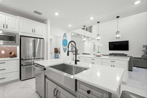 Casa en venta en Wesley Chapel, Florida, 6 dormitorios, 388.42 m2 № 1918018 - foto 21