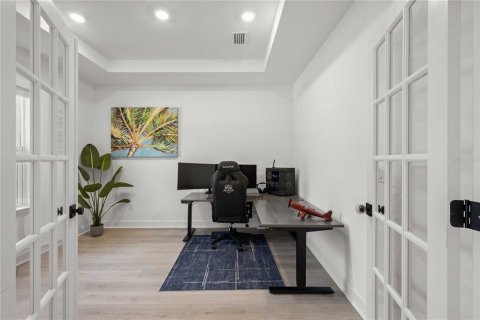 Casa en venta en Wesley Chapel, Florida, 6 dormitorios, 388.42 m2 № 1918018 - foto 2