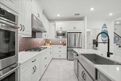 Casa en venta en Wesley Chapel, Florida, 6 dormitorios, 388.42 m2 № 1918018 - foto 18
