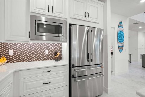 Casa en venta en Wesley Chapel, Florida, 6 dormitorios, 388.42 m2 № 1918018 - foto 20