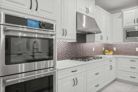 Casa en venta en Wesley Chapel, Florida, 6 dormitorios, 388.42 m2 № 1918018 - foto 17