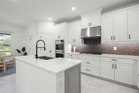 Casa en venta en Wesley Chapel, Florida, 6 dormitorios, 388.42 m2 № 1918018 - foto 15
