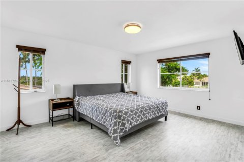 House in Weston, Florida 5 bedrooms, 208.1 sq.m. № 1930173 - photo 20