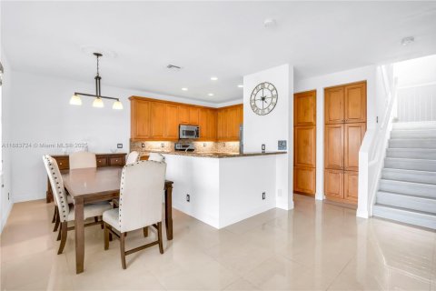 House in Weston, Florida 5 bedrooms, 208.1 sq.m. № 1930173 - photo 9