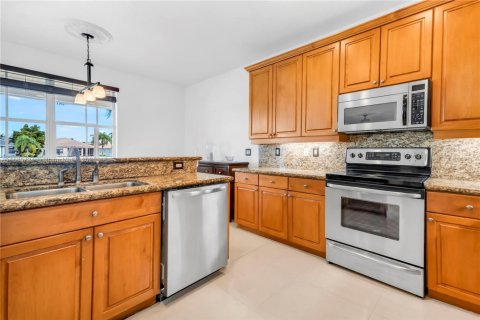 House in Weston, Florida 5 bedrooms, 208.1 sq.m. № 1930173 - photo 10