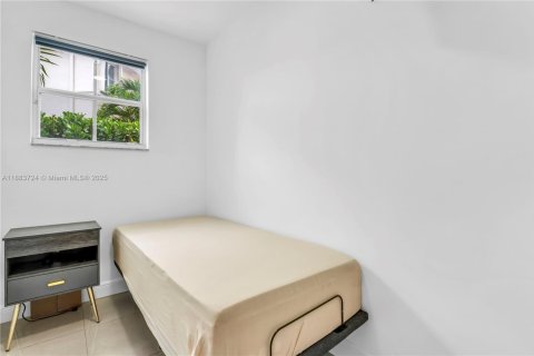 House in Weston, Florida 5 bedrooms, 208.1 sq.m. № 1930173 - photo 24