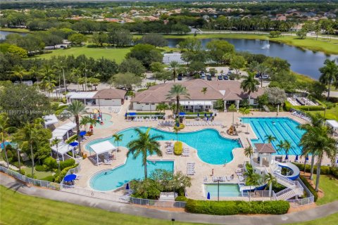 House in Weston, Florida 5 bedrooms, 208.1 sq.m. № 1930173 - photo 3