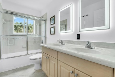 House in Weston, Florida 5 bedrooms, 208.1 sq.m. № 1930173 - photo 27