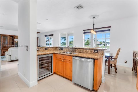 House in Weston, Florida 5 bedrooms, 208.1 sq.m. № 1930173 - photo 6