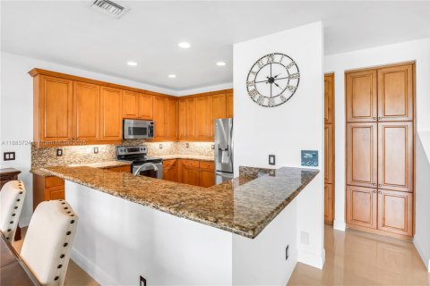 House in Weston, Florida 5 bedrooms, 208.1 sq.m. № 1930173 - photo 5