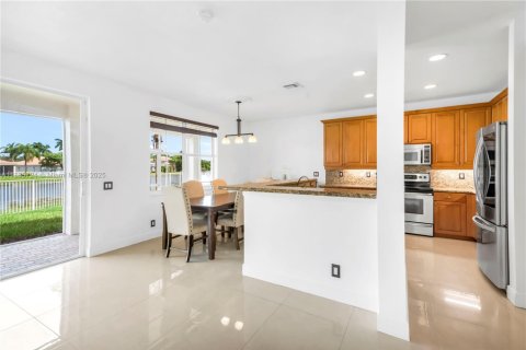House in Weston, Florida 5 bedrooms, 208.1 sq.m. № 1930173 - photo 4