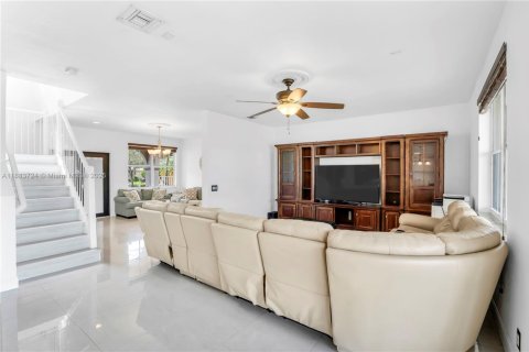 House in Weston, Florida 5 bedrooms, 208.1 sq.m. № 1930173 - photo 17