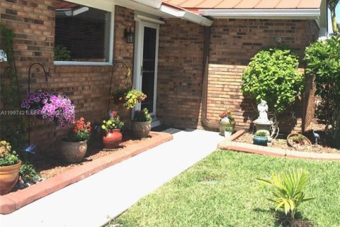 Купить виллу или дом в Хатчинсон-Айленд-Саут, Флорида 6 комнат, 151.62м2, № 2064636 - фото 2