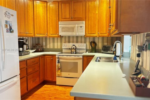 Купить виллу или дом в Хатчинсон-Айленд-Саут, Флорида 6 комнат, 151.62м2, № 2064636 - фото 10