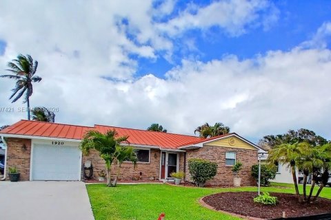 Дом в Хатчинсон-Айленд-Саут, Флорида 6 комнат, 151.62м2 № 2064636