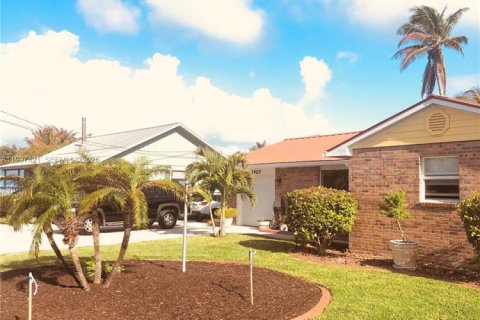 Купить виллу или дом в Хатчинсон-Айленд-Саут, Флорида 6 комнат, 151.62м2, № 2064636 - фото 3