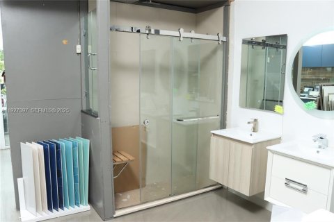 Commercial property in Kendall, Florida № 1986063 - photo 8