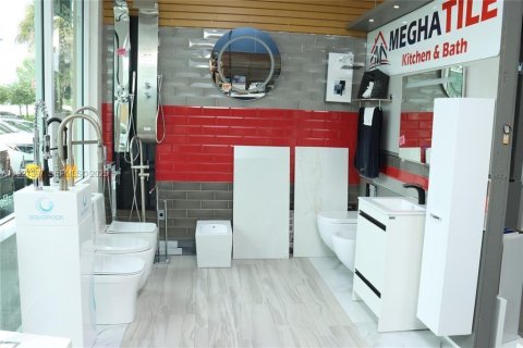 Commercial property in Kendall, Florida № 1986063 - photo 11