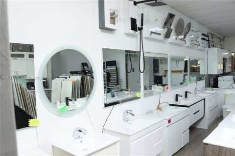 Commercial property in Kendall, Florida № 1986063 - photo 7