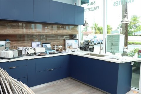 Commercial property in Kendall, Florida № 1986063 - photo 9