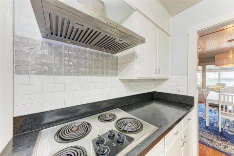 Immobilier commercial à vendre à Bradenton, Floride: 3 chambres, 163.32 m2 № 1884886 - photo 13