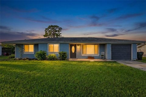 Villa ou maison à vendre à North Port, Floride: 3 chambres, 155.61 m2 № 2135084 - photo 2