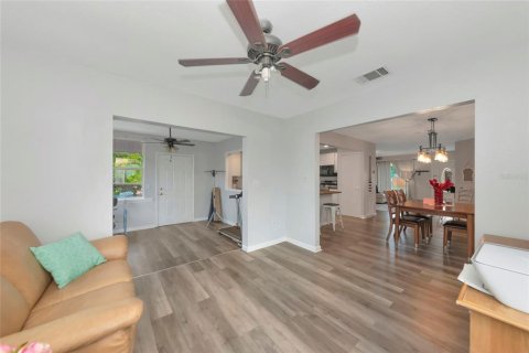 Villa ou maison à vendre à North Port, Floride: 3 chambres, 155.61 m2 № 2135084 - photo 13