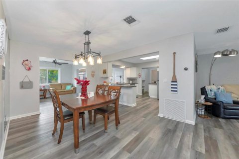 Villa ou maison à vendre à North Port, Floride: 3 chambres, 155.61 m2 № 2135084 - photo 7