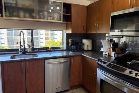 Condominio en venta en Sunny Isles Beach, Florida, 2 dormitorios, 83.05 m2 № 1960319 - foto 2