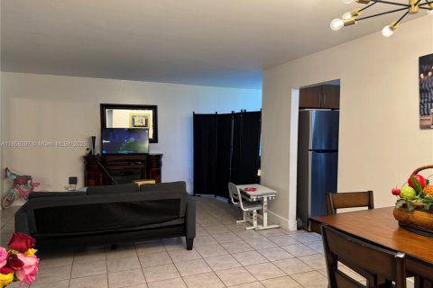 Condominio en venta en Sunny Isles Beach, Florida, 2 dormitorios, 83.05 m2 № 1960319 - foto 3