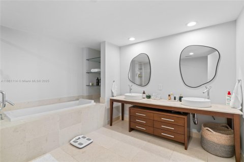 Condominio en alquiler en Miami, Florida, 3 dormitorios, 169.55 m2 № 1890025 - foto 21