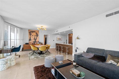 Condominio en alquiler en Miami, Florida, 3 dormitorios, 169.55 m2 № 1890025 - foto 4