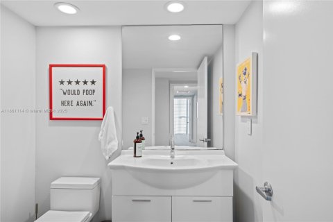 Condominio en alquiler en Miami, Florida, 3 dormitorios, 169.55 m2 № 1890025 - foto 30