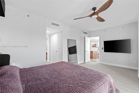Condominio en alquiler en Miami, Florida, 3 dormitorios, 169.55 m2 № 1890025 - foto 19