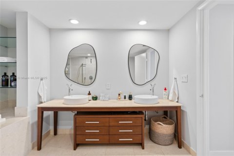 Condominio en alquiler en Miami, Florida, 3 dormitorios, 169.55 m2 № 1890025 - foto 20