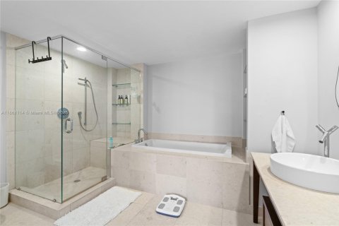 Condominio en alquiler en Miami, Florida, 3 dormitorios, 169.55 m2 № 1890025 - foto 22