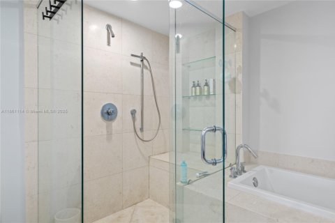 Condominio en alquiler en Miami, Florida, 3 dormitorios, 169.55 m2 № 1890025 - foto 23