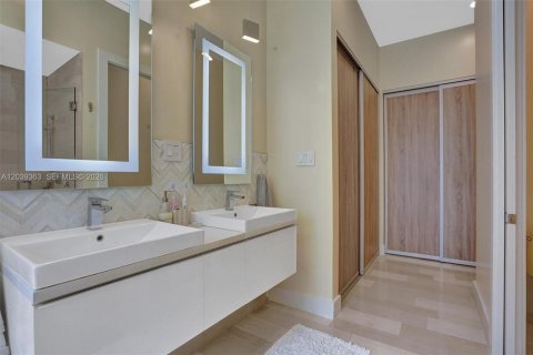 Villa ou maison à louer à Hollywood, Floride: 3 chambres, 165.74 m2 № 2087967 - photo 29