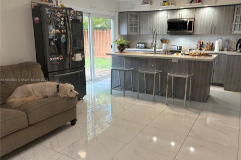 Casa en venta en Miami, Florida, 4 dormitorios, 257.8 m2 № 1954484 - foto 6