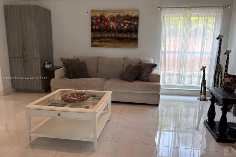 Купить виллу или дом в Майами, Флорида 4 спальни, 257.8м2, № 1954484 - фото 7